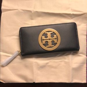 Tory Burch Charlie Zip Continental Wallet black